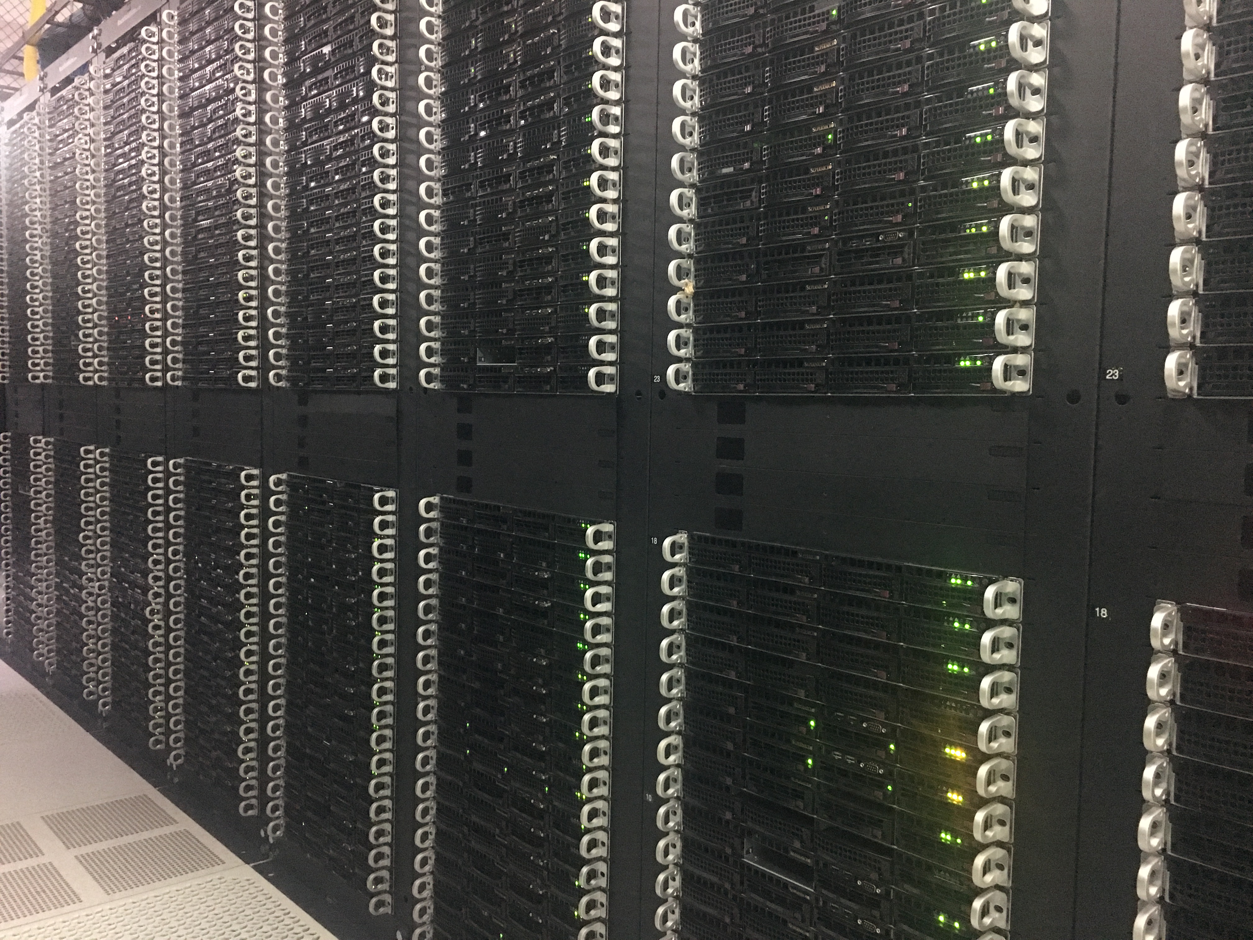 Active Dedicated Server Racks in a Hivelocity Data Center